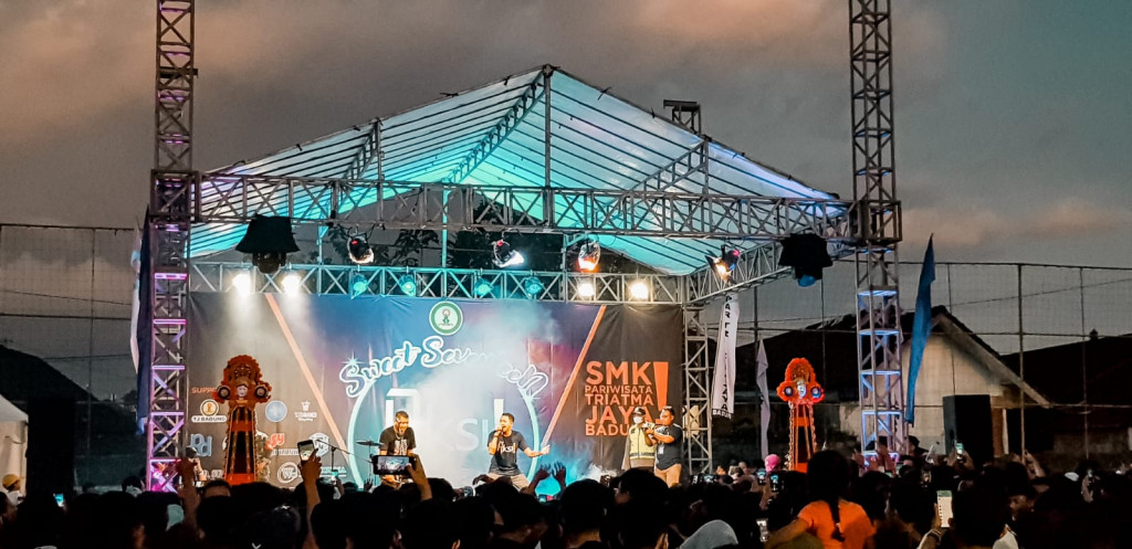 Puncak HUT ke-17 SMK Triatma Jaya Badung Berlangsung Meriah serta Kondusif